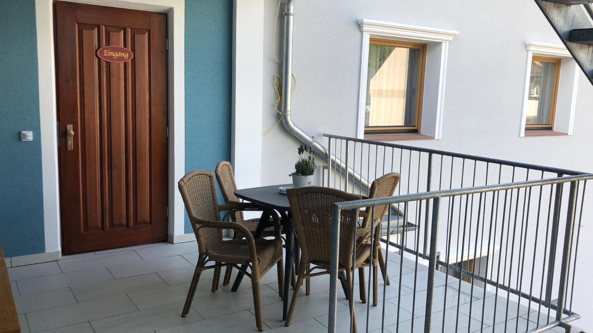 Rheinliebe Bistro Und Pension Лорх ам Рейн Екстериор снимка