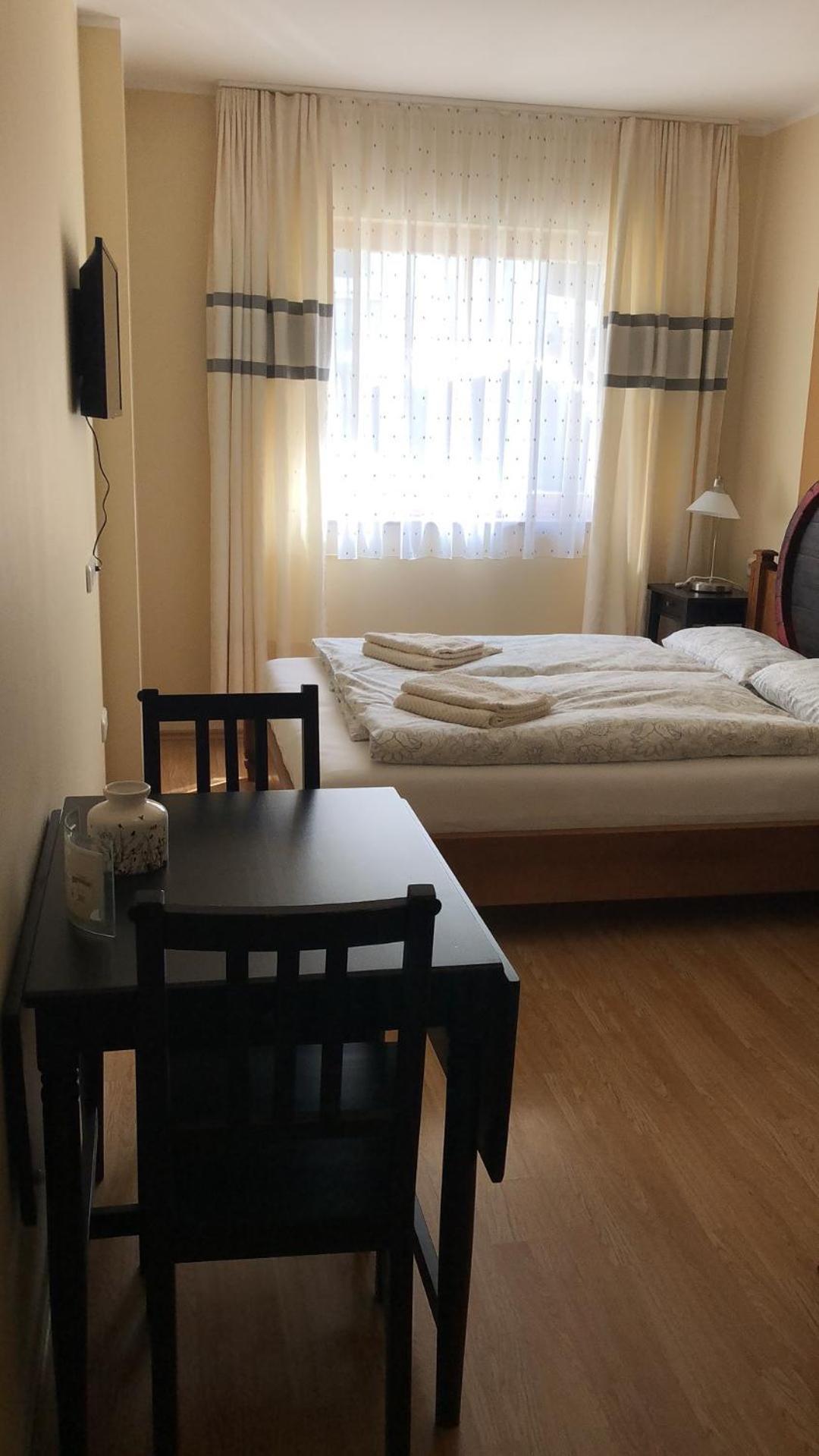 Rheinliebe Bistro Und Pension Лорх ам Рейн Екстериор снимка