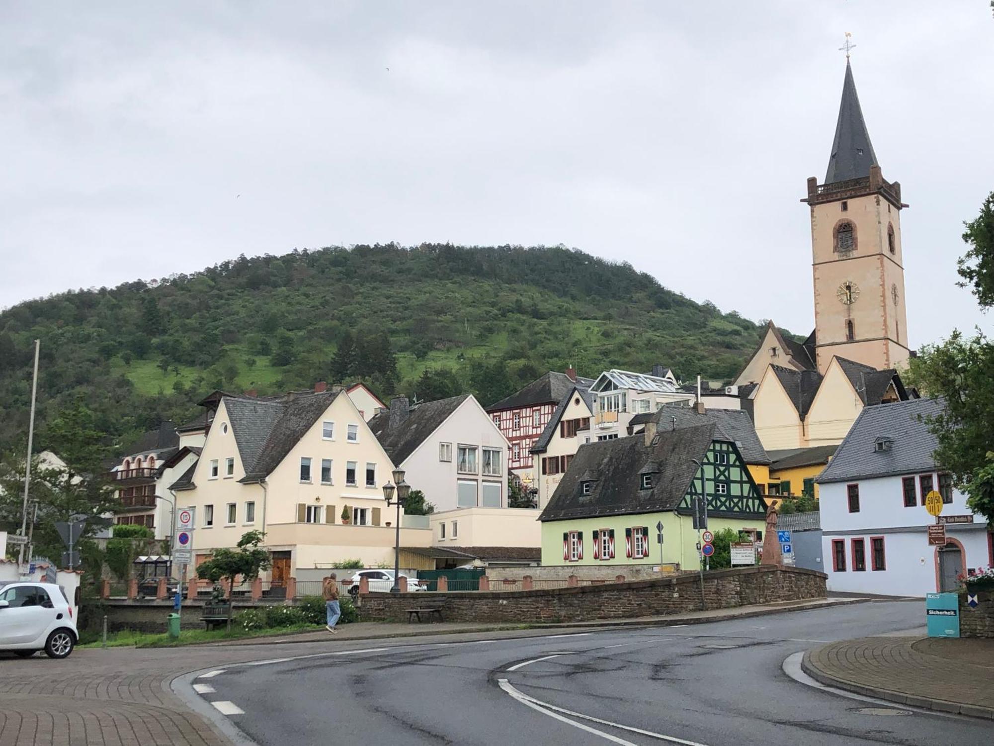 Rheinliebe Bistro Und Pension Лорх ам Рейн Екстериор снимка